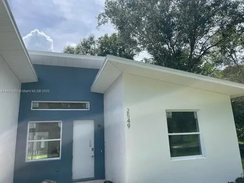 2549 N Odessa Road Avon Park FL 33825