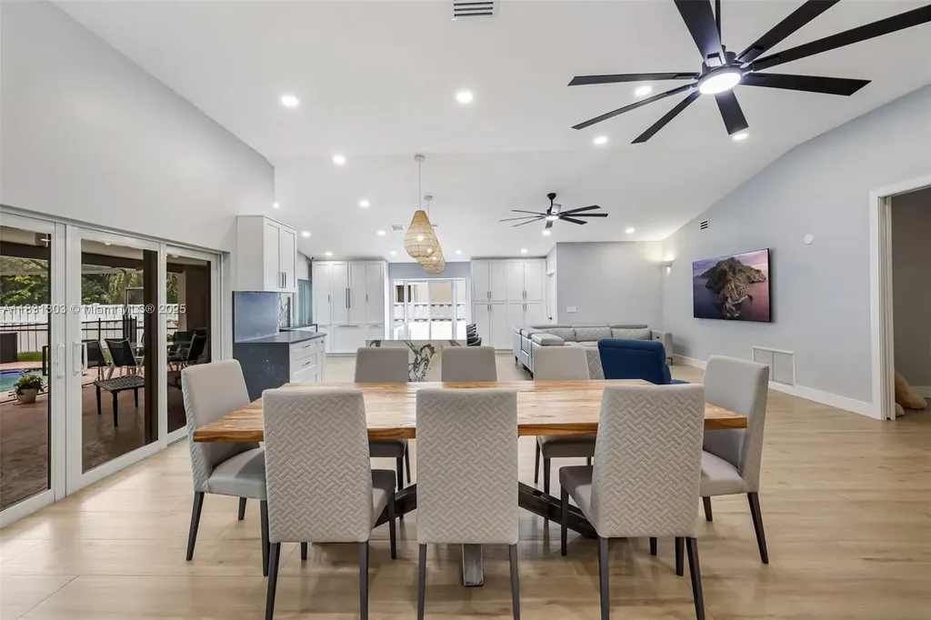 10077 N Springs Way Coral Springs FL 33076