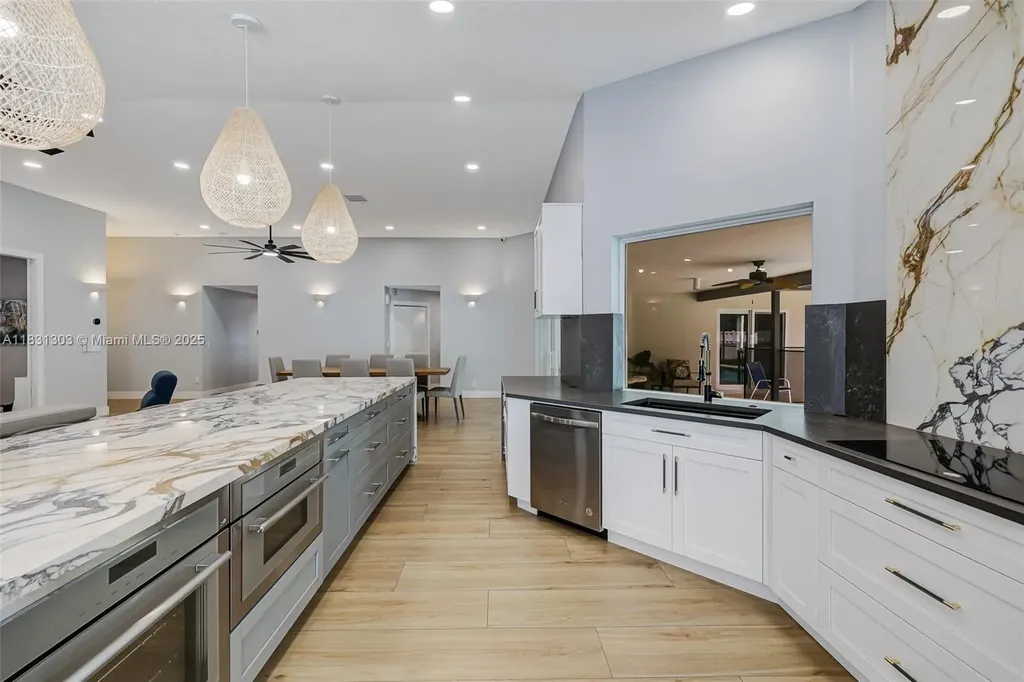 10077 N Springs Way Coral Springs FL 33076