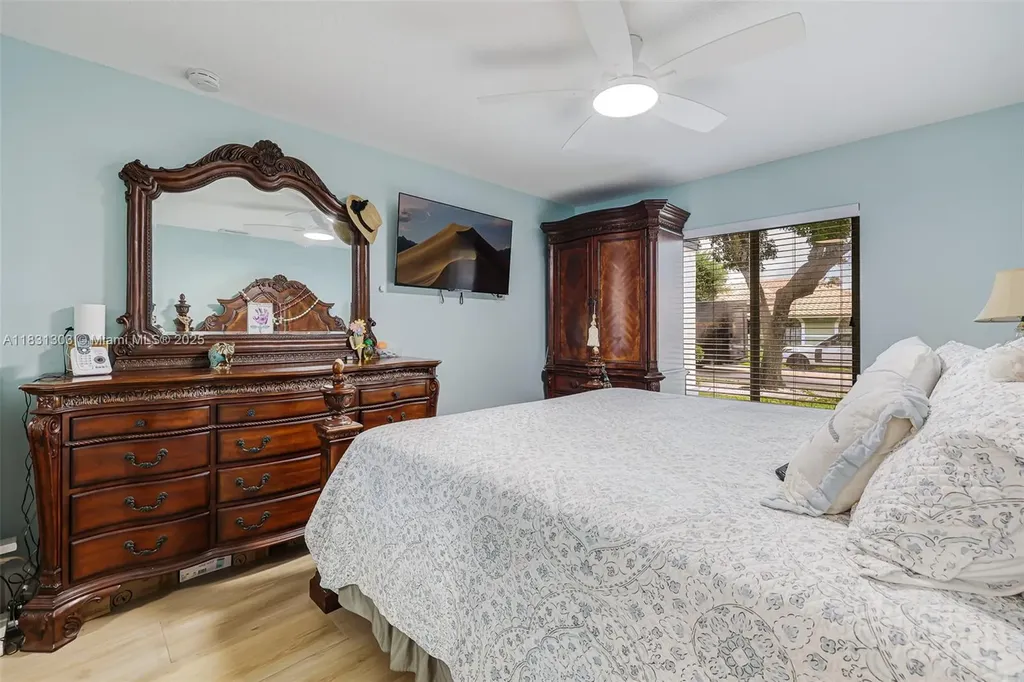 10077 N Springs Way Coral Springs FL 33076