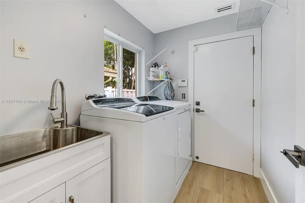 10077 N Springs Way Coral Springs FL 33076