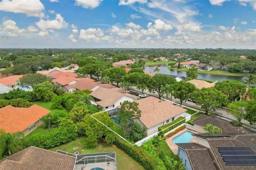 10077 N Springs Way Coral Springs FL 33076