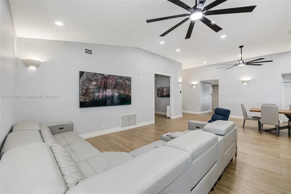 10077 N Springs Way Coral Springs FL 33076