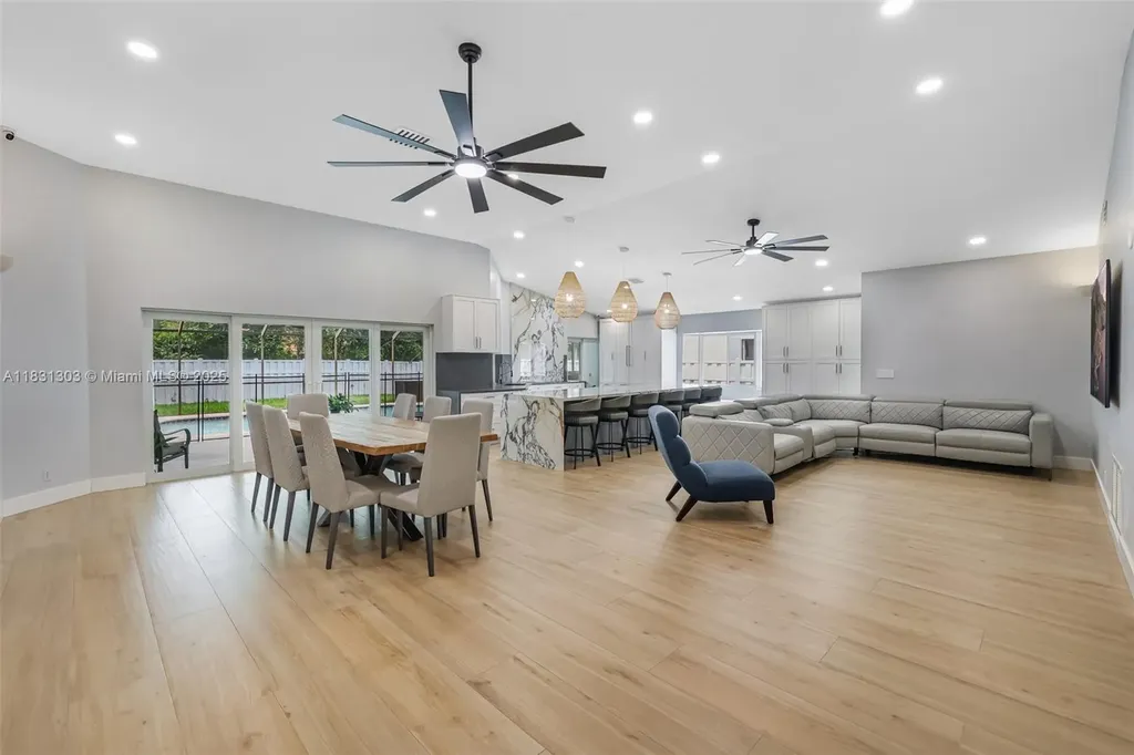 10077 N Springs Way Coral Springs FL 33076