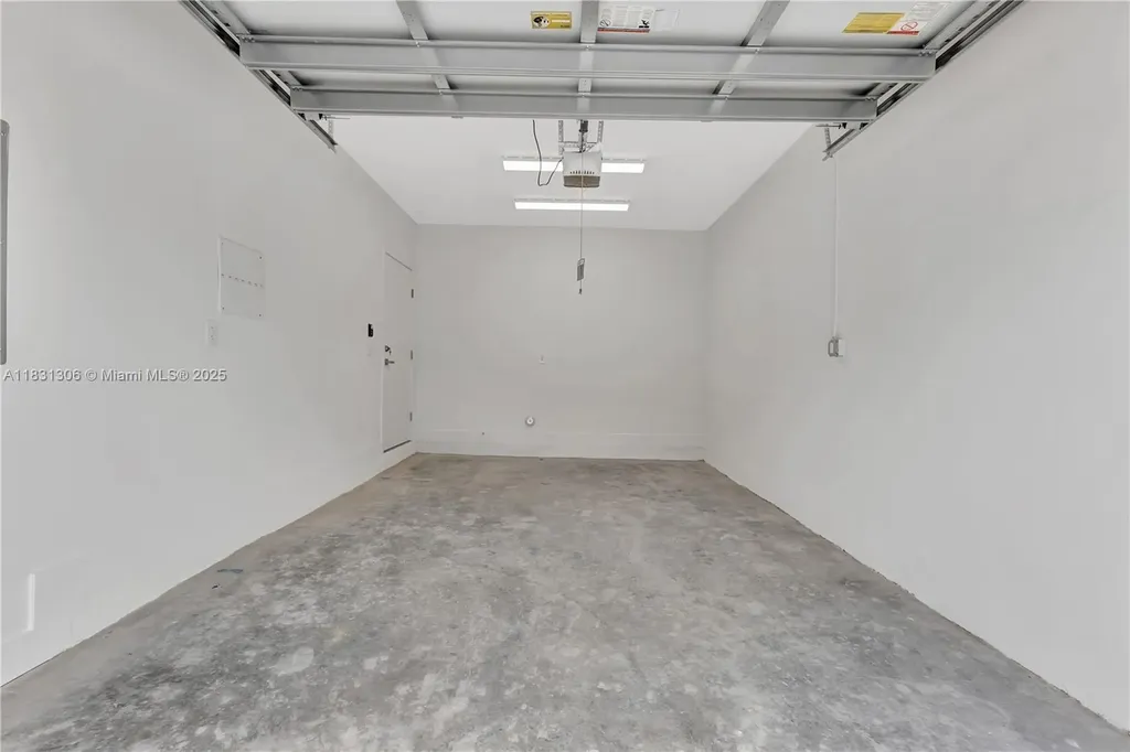 1563 NW 94th Way Coral Springs FL 33071