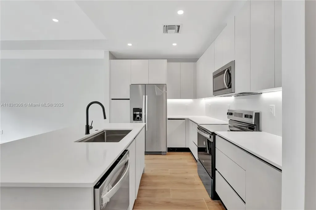 1563 NW 94th Way Coral Springs FL 33071