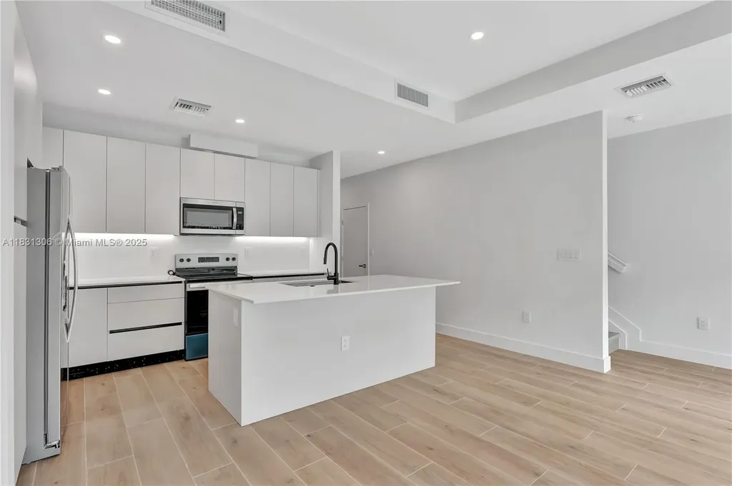 1563 NW 94th Way Coral Springs FL 33071
