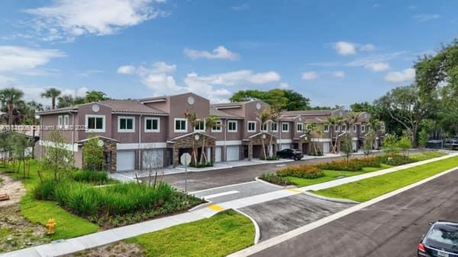 1563 NW 94th Way Coral Springs FL 33071