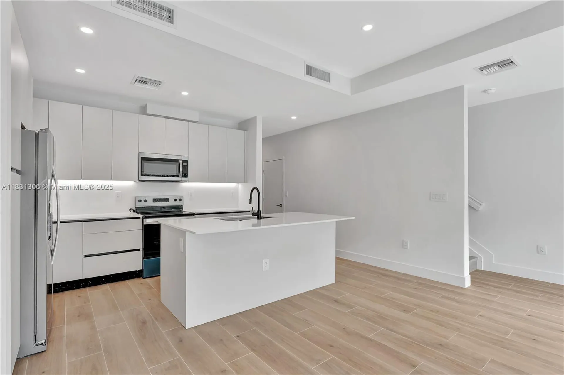1563 NW 94th Way Coral Springs FL 33071