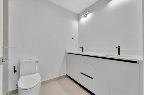1563 NW 94th Way Coral Springs FL 33071
