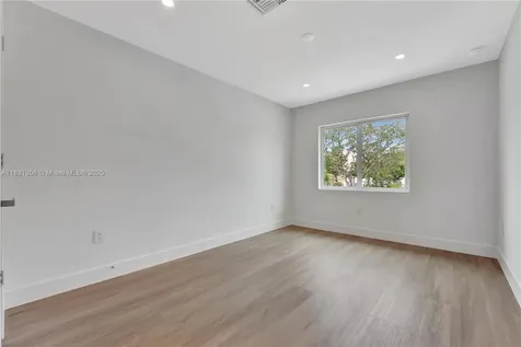 1563 NW 94th Way Coral Springs FL 33071