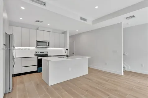 1563 NW 94th Way Coral Springs FL 33071