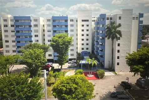 5050 NW 7th Street Miami FL 33126