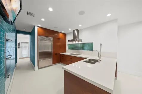 6001 N Bay Road Miami Beach FL 33140