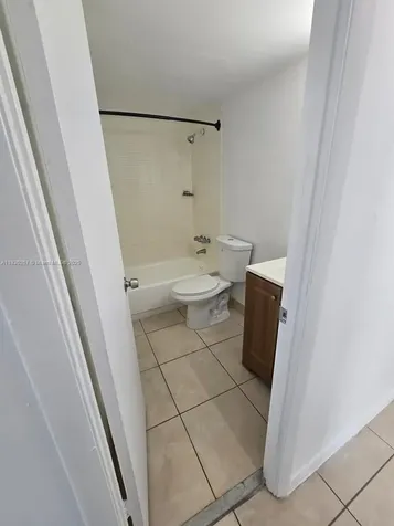 486 NW 165th Street Road Miami FL 33169