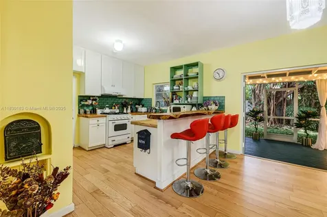 837 Espanola Way Miami Beach FL 33139