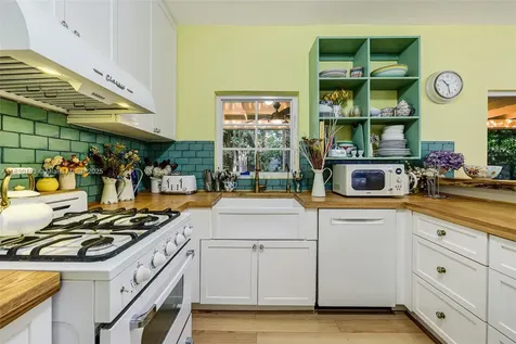 837 Espanola Way Miami Beach FL 33139