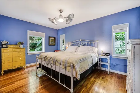837 Espanola Way Miami Beach FL 33139