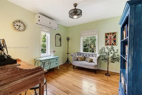 837 Espanola Way Miami Beach FL 33139