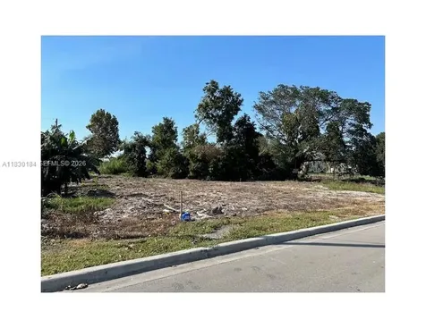 875 Joe Louis Avenue Pahokee FL 33476