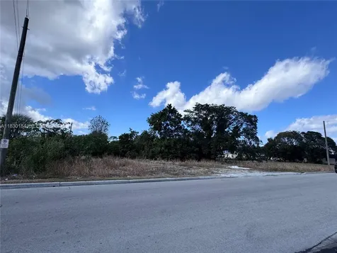 875 Joe Louis Avenue Pahokee FL 33476