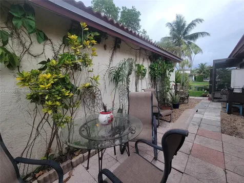 810 SW 113th Terrace Pembroke Pines FL 33025