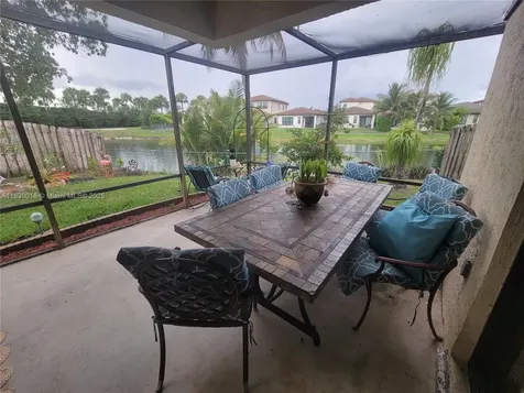 810 SW 113th Terrace Pembroke Pines FL 33025