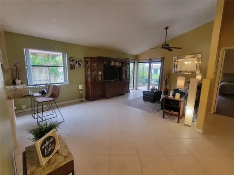 810 SW 113th Terrace Pembroke Pines FL 33025