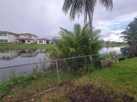 810 SW 113th Terrace Pembroke Pines FL 33025
