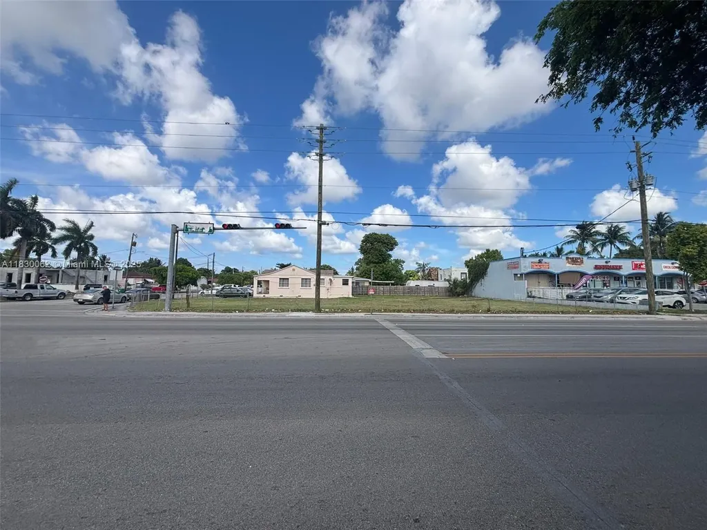 3186 NW 33rd Street Miami FL 33142