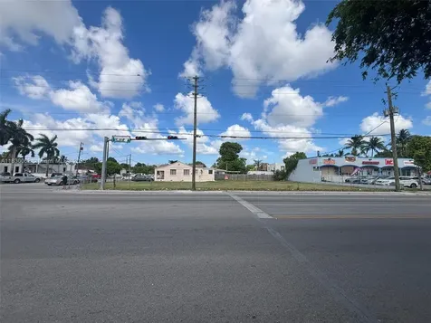 3186 NW 33rd Street Miami FL 33142