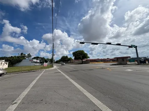 3186 NW 33rd Street Miami FL 33142