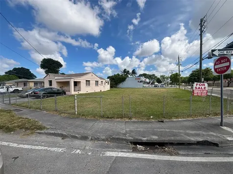 3186 NW 33rd Street Miami FL 33142