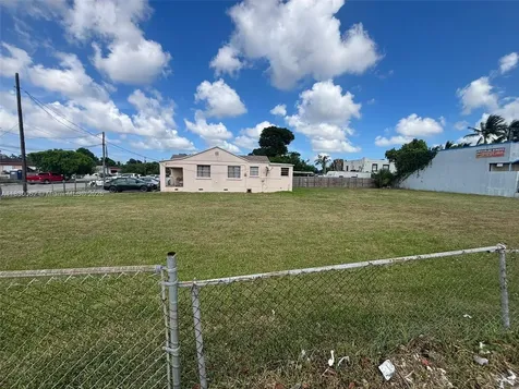 3186 NW 33rd Street Miami FL 33142