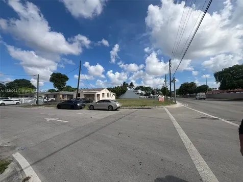 3186 NW 33rd Street Miami FL 33142