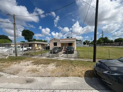 3186 NW 33rd Street Miami FL 33142