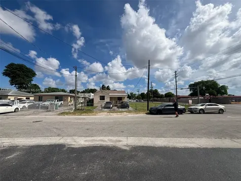 3186 NW 33rd Street Miami FL 33142