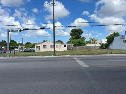 3186 NW 33rd Street Miami FL 33142