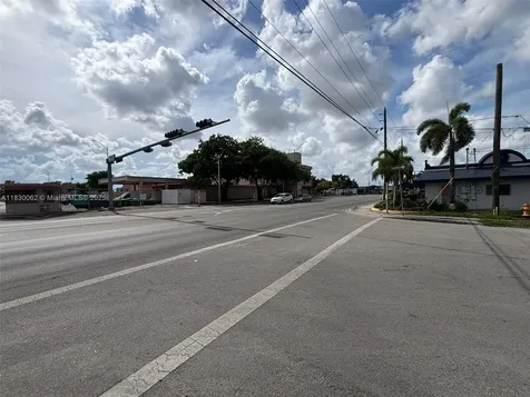 3186 NW 33rd Street Miami FL 33142
