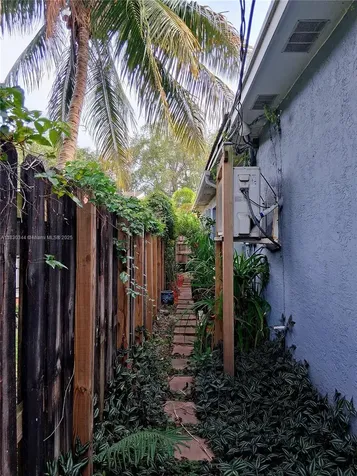 2519 Washington Street Hollywood FL 33020
