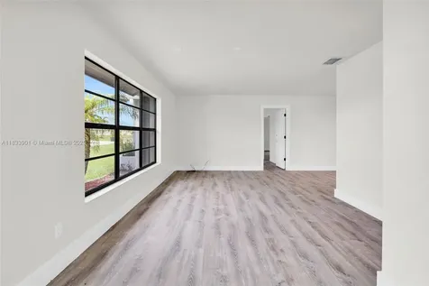 709 SW 9th Avenue Cape Coral FL 33991