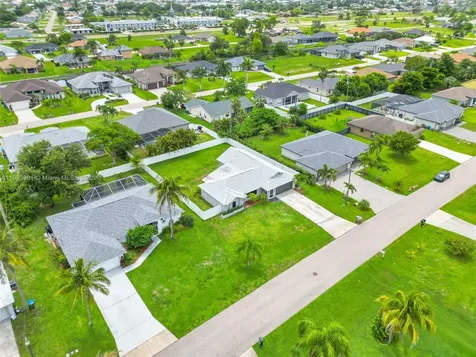 709 SW 9th Avenue Cape Coral FL 33991