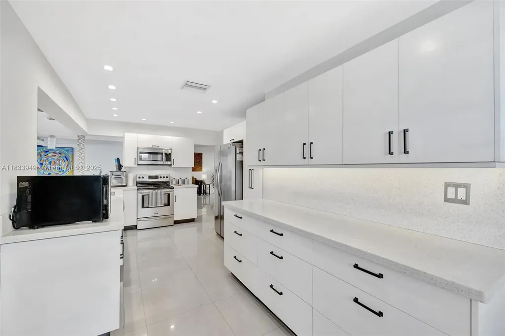 2261 NE 62nd Street Fort Lauderdale FL 33308