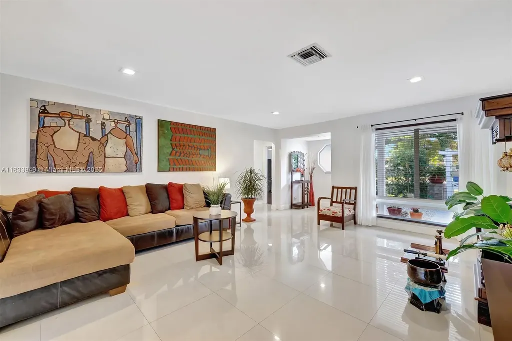 2261 NE 62nd Street Fort Lauderdale FL 33308