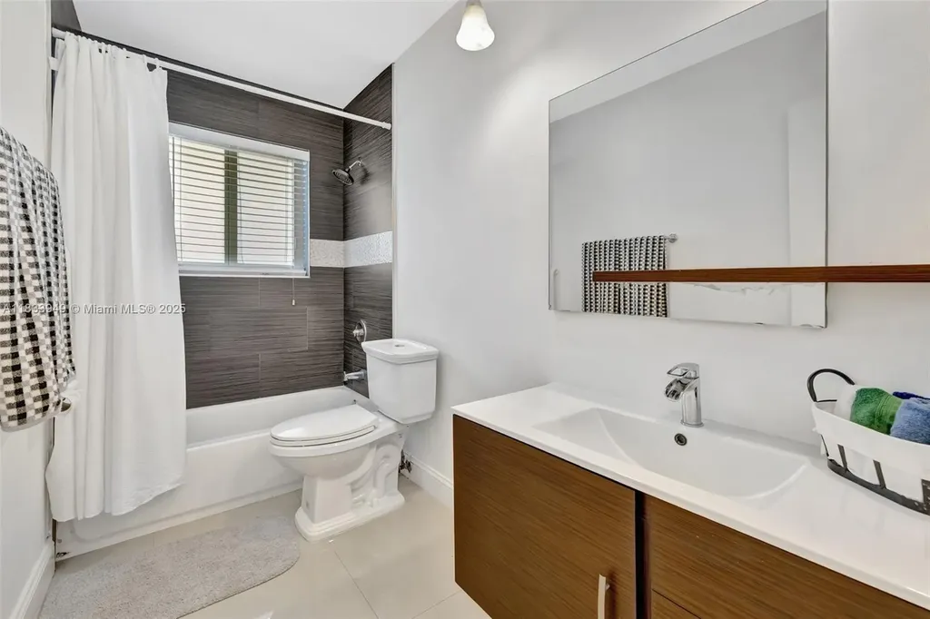 2261 NE 62nd Street Fort Lauderdale FL 33308