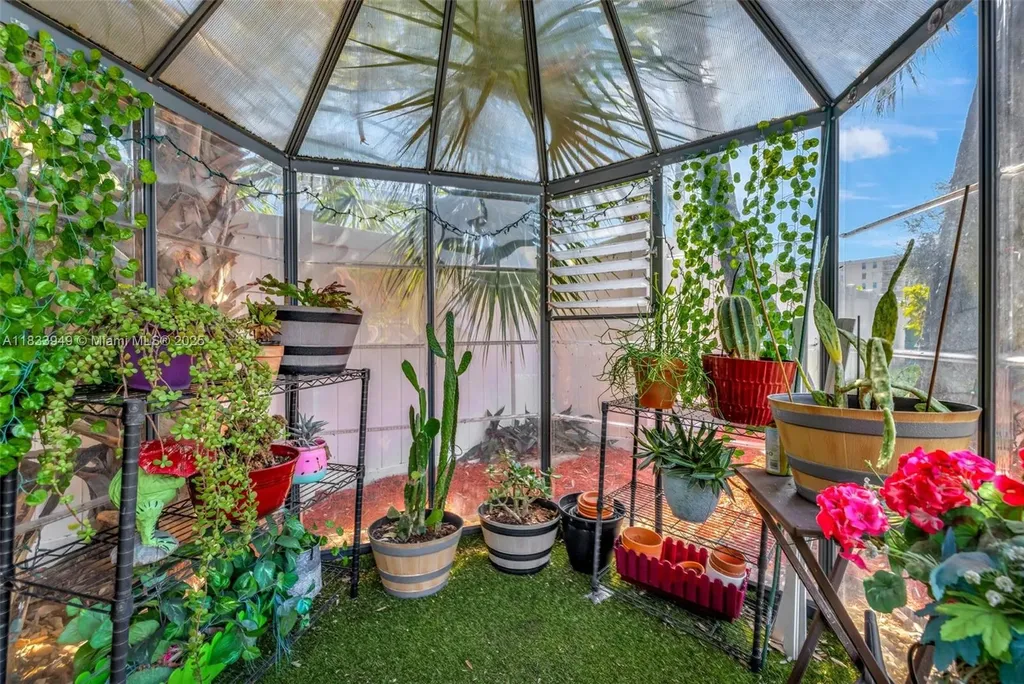 2261 NE 62nd Street Fort Lauderdale FL 33308