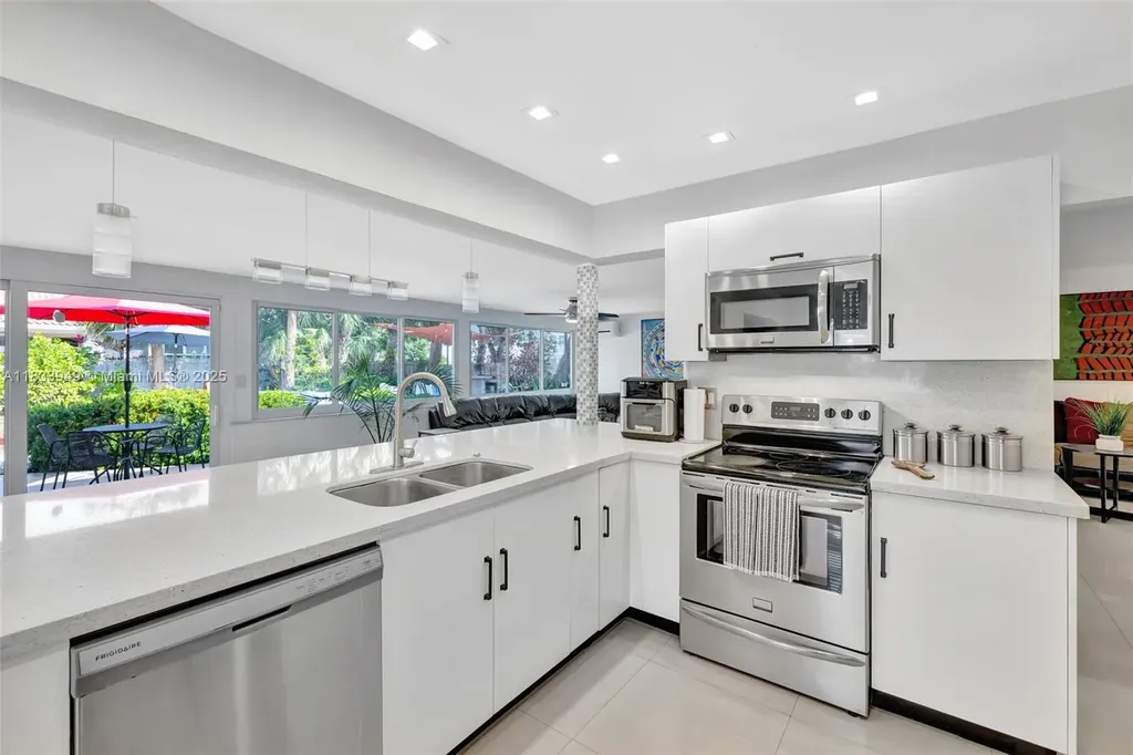 2261 NE 62nd Street Fort Lauderdale FL 33308