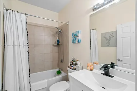 10468 W 33rd Lane Hialeah FL 33018