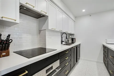 1621 Collins Avenue Miami Beach FL 33139