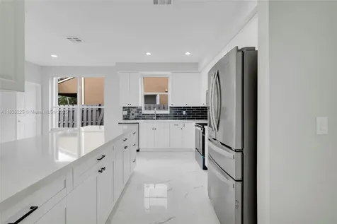860 SW 191st Avenue Pembroke Pines FL 33029